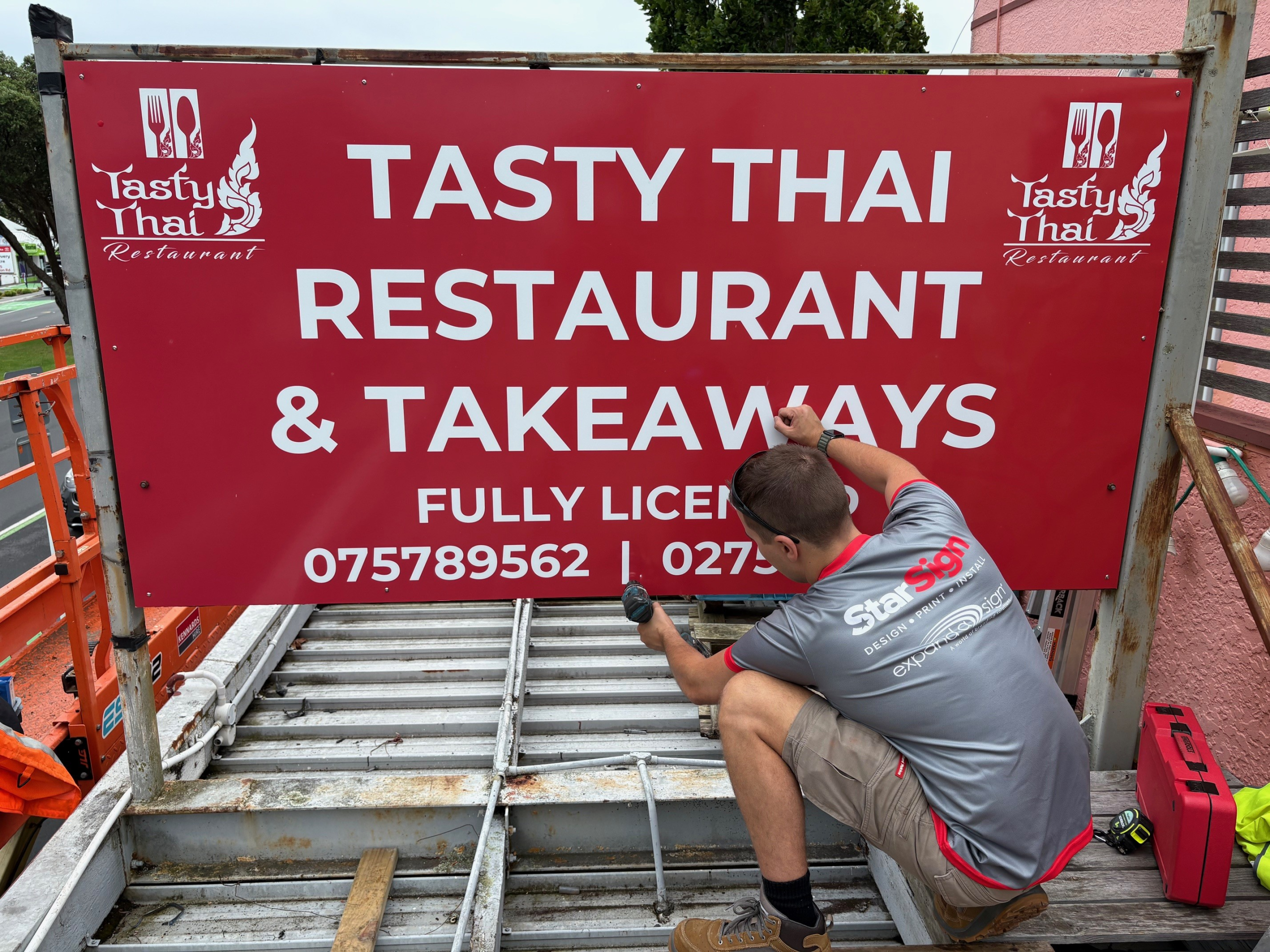 Restaurant Building Signage
