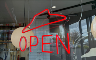 Pizza-Hut-Neon-Sign.webp